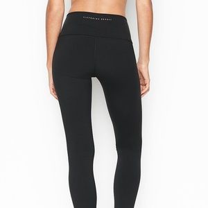 Victoria secret black high waisted pocket leggings ✨